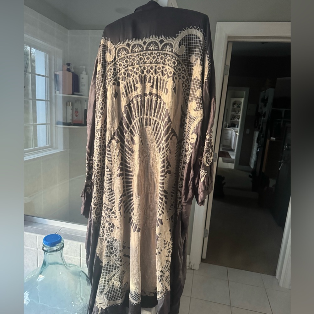 Magnolia Pearl Boho Lace-Back Mother Mary  Lightweight Kimono - Grey  & Cream